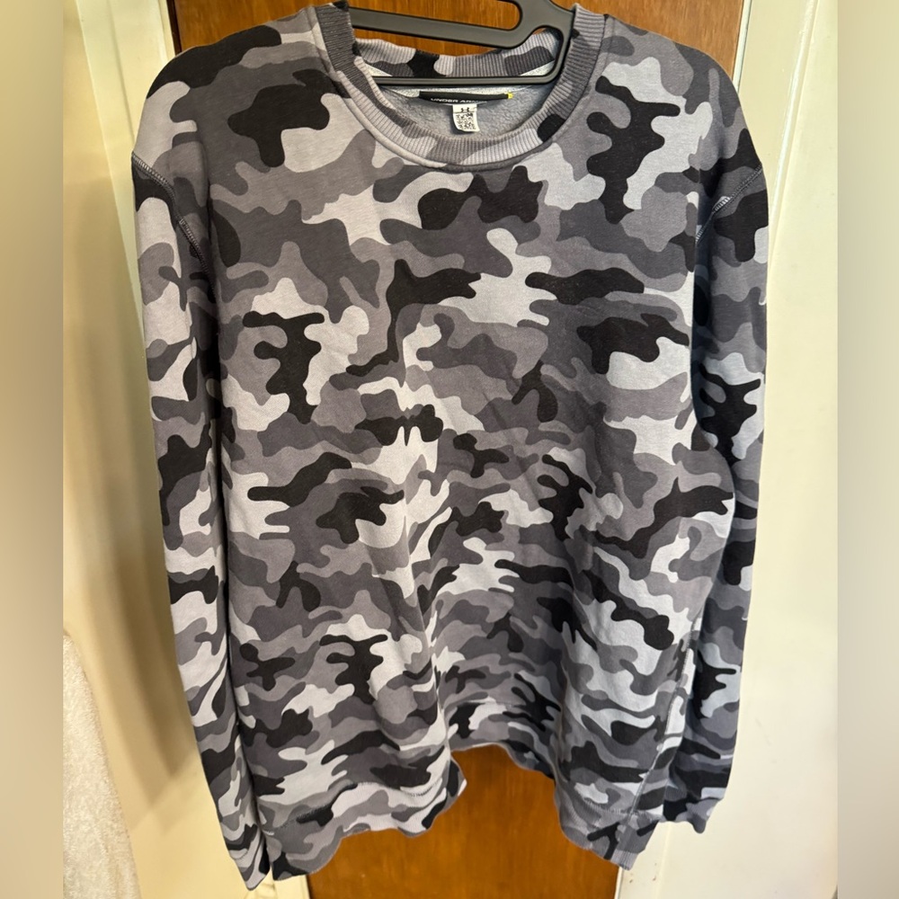 Gently used condition, men’s XL Under Armour camouflage fleece lined sweatshirt